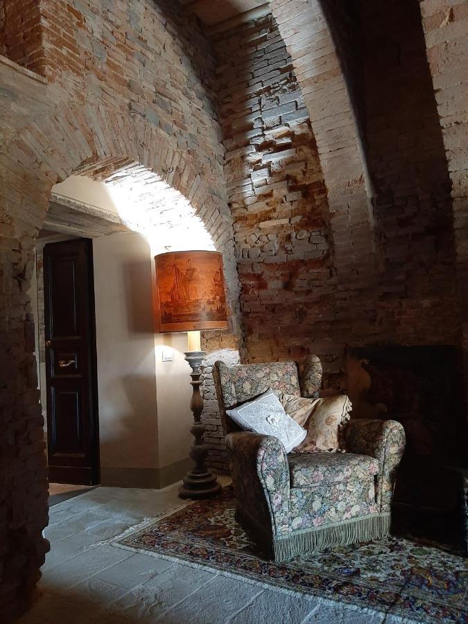 Borgo Di Beppe E Gloria Suite San Giovanni Valdarno Bagian luar foto
