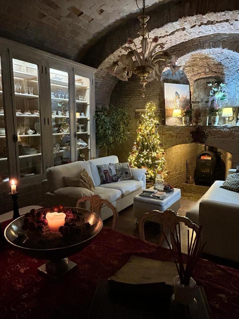 Borgo Di Beppe E Gloria Suite San Giovanni Valdarno Bagian luar foto