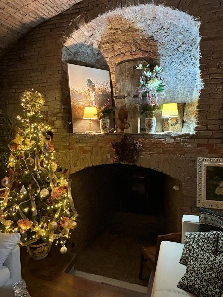 Borgo Di Beppe E Gloria Suite San Giovanni Valdarno Bagian luar foto